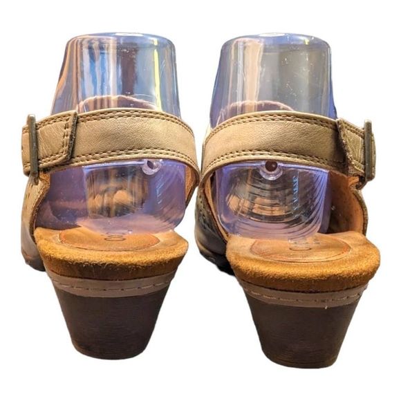 Cobb Hill by New Balance Tan Sandals - Picture 8 of 9